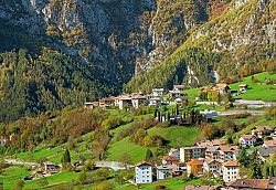 San Lorenzo Dorsino: il borgo diffuso in Val d’Ambiez dove è rinata la falesia